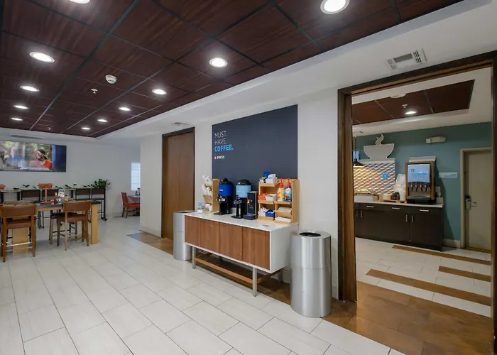 Holiday Inn Express Hotel & Suites Carlsbad