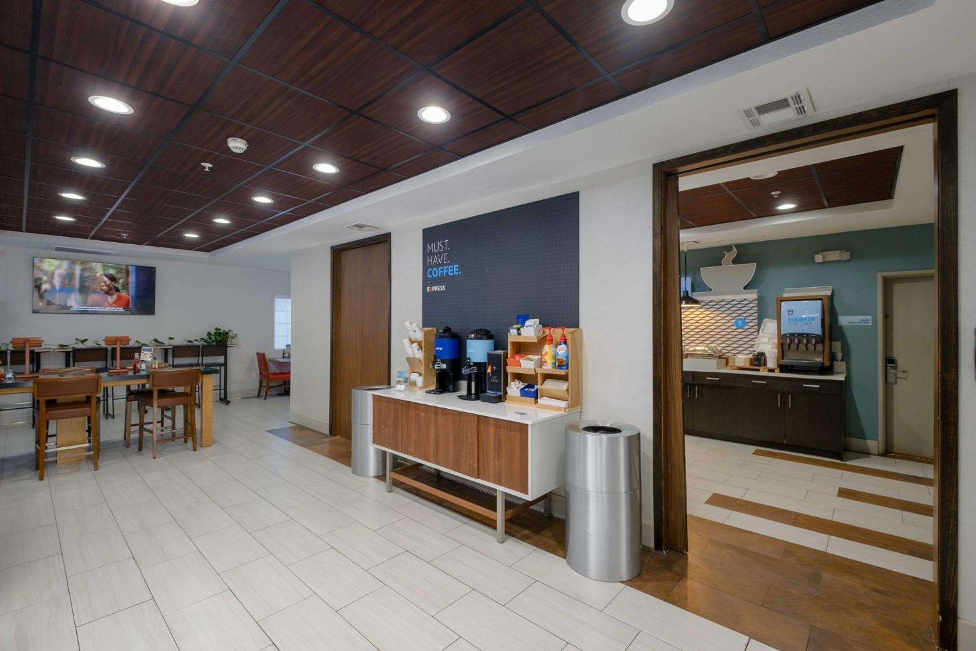 Express & By Ihg 2* Carlsbad