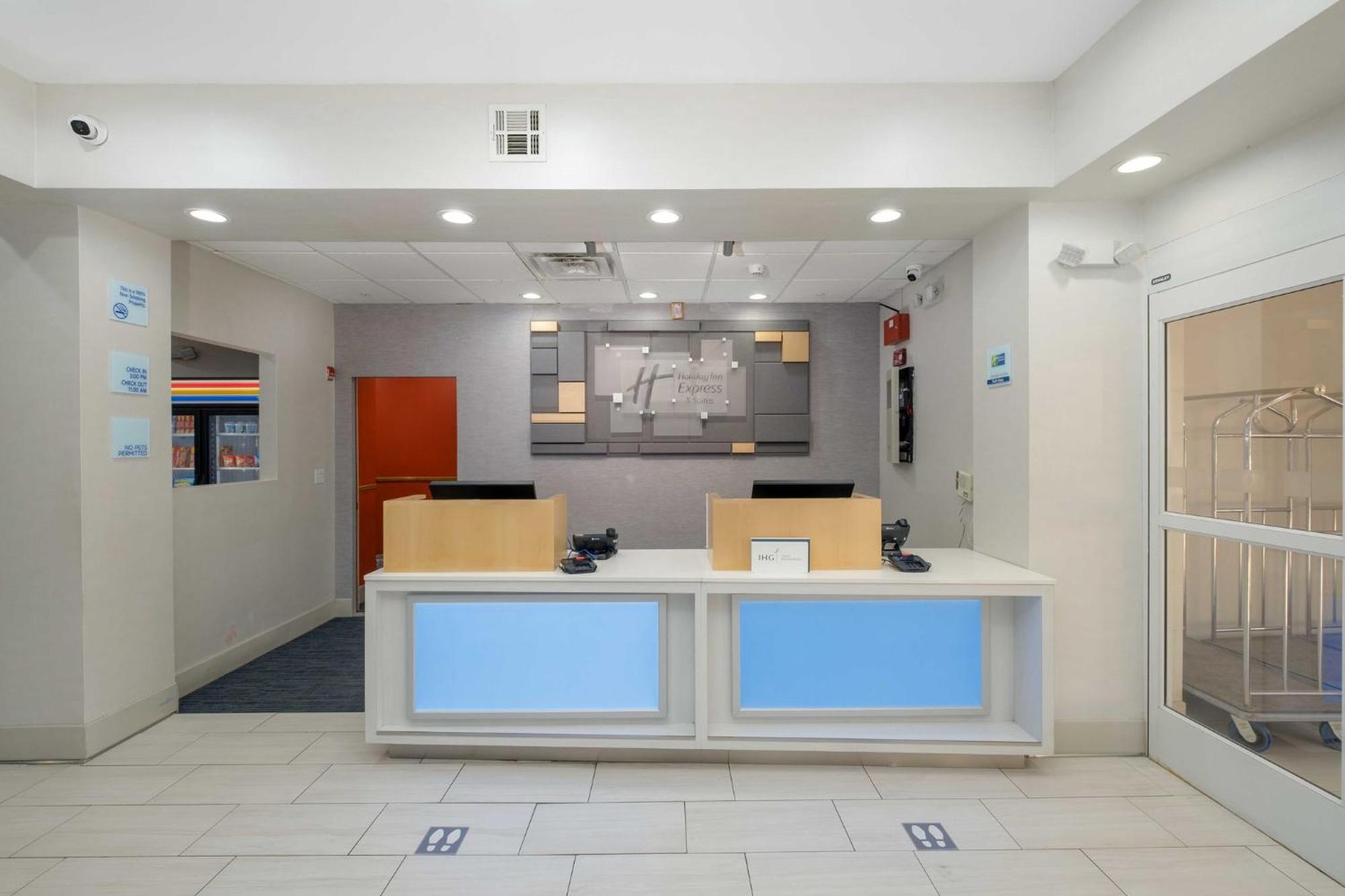 Hotel Express & By Ihg