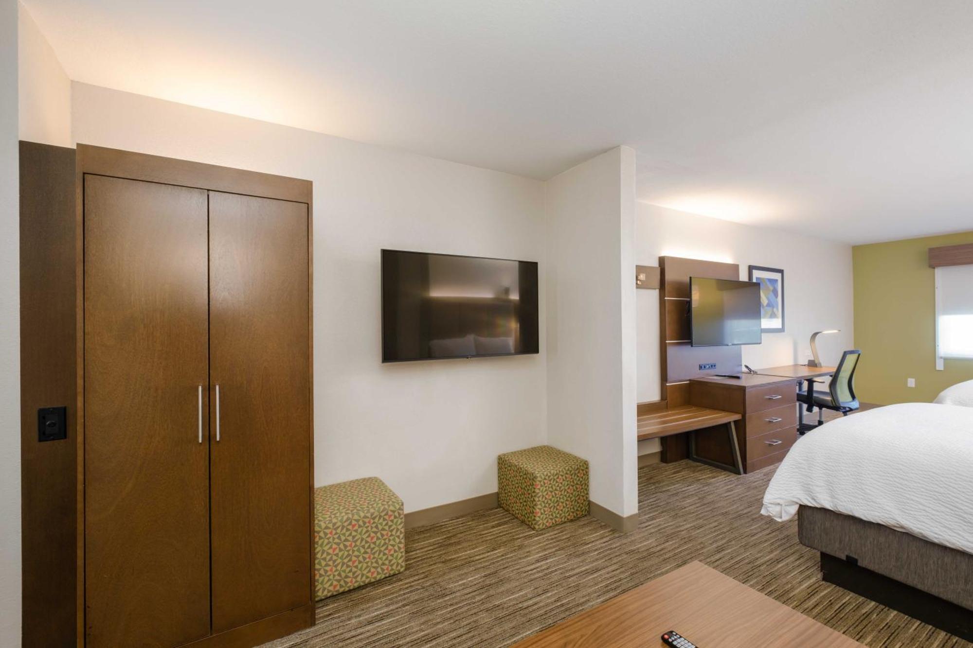 Hotel Express & By Ihg