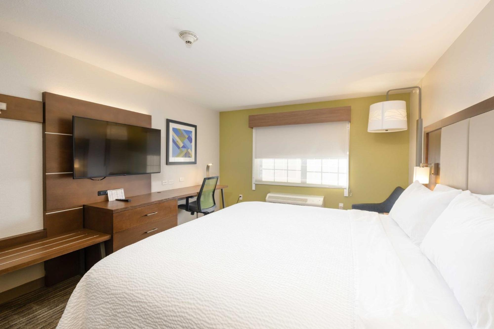Express & By Ihg 2*