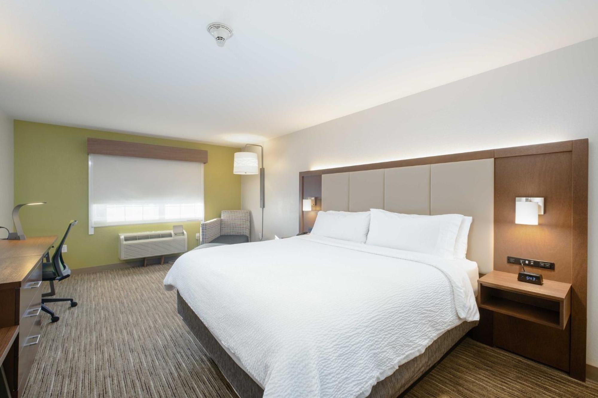 Express & By Ihg Hotel 2*
